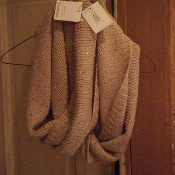 Scarve-Xfinity Loop - Picture 3 of 4